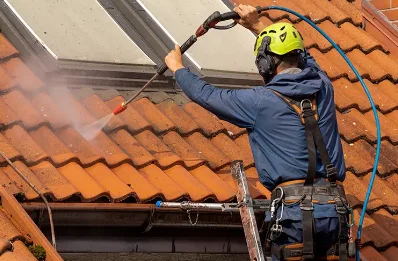 Démoussage et hydrofuge de toiture à Becquigny