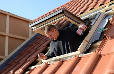 Pose de fenêtres de toit Velux à Becquigny